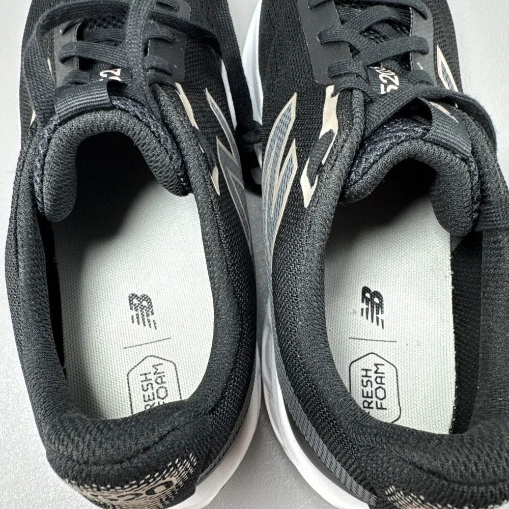 New Balance Fresh Foam 520 V9 Womens Running Shoes Sz 9 Cushioned Comfort Sleek